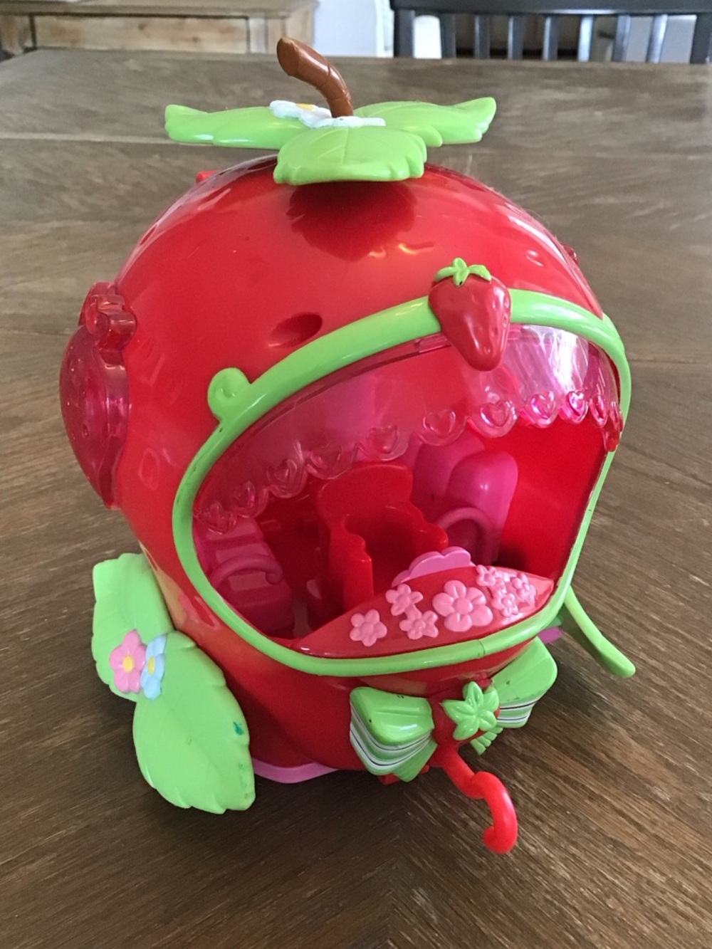 Vintage Strawberry Shortcake Berry Carriage & 2 Strawberry shortcake Dolls - Picture 2 of 10